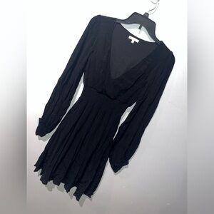 Gianni Bini Long Sleeved V neck Mini Dress in Black Size S